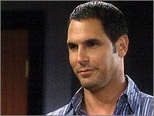 Bradley (Don Diamont) ne pense pas que Victoria accepte l'offre de Jack. Les Feux de l'Amour, épisode 8154 (13 juin 2005, CBS)