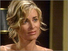 Ashley (Eileen Davidson) est émue par le cadeau de Tom. Les Feux de l'Amour, épisode 8162 (23 juin 2005, CBS)