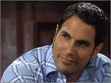 Bradley (Don Diamont) tente de consoler Sharon. Les Feux de l'Amour, épisode 2495 (14 juillet 2008, RTBF)