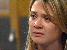 Brittany (Lauren Woodland) est inquiète pour la sécurité de Bobby. Les Feux de l'Amour, épisode 4930 (1 décembre 2008, TF1)