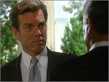 Jack (Peter Bergman) est stupéfait par les nouvelles que lui apporte Victor. Les Feux de l'Amour, épisode 8227 (26 septembre 2005, CBS)
