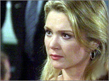 Brittany (Lauren Woodland) est triste de quitter Genoa City. Les Feux de l'Amour, épisode 2563 (17 octobre 2008, RTBF)