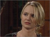 Sharon (Sharon Case) est bouleversée lorsque Nick refuse son invitation. Les Feux de l'Amour, épisode 2600 (9 décembre 2008, RTBF)