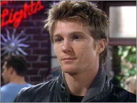 Jeffrey Todd (Thad Luckinbill) jure à Colleen de la protéger. Les Feux de l'Amour, épisode 2658 (2 mars 2009, RTBF)