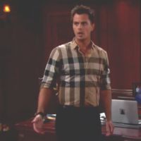 Wyatt (Darin Brooks) craint le pire quand sa mère débarque dans le bureau d'Eric ! Top Modèles, épisode 7043 (29 avril 2016, TVA)