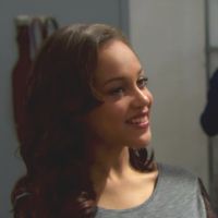 Nicole (Reign Edwards) n'est pas insensible au charme de Wyatt... Amour, Gloire et Beauté/Top Models, épisode 7056 (15 avril 2015, CBS)