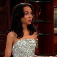 Sonja (Isis King) se prépare pour le défilé de demain. Top Models, épisode 7121 (1 décembre 2016, RTL9)