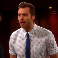 Thomas (Pierson Fodé) reproche à Ridge d'être trop sévère. Amour, Gloire et Beauté/Top Models, épisode 7133 (3 août 2015, CBS)