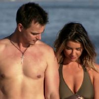 Wyatt (Darin Brooks) et Steffy passent un moment à la plage. Top Modèles, épisode 7253 (3 mars 2017, TVA)