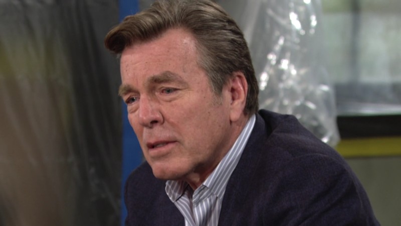 Jack (Peter Bergman) fait une découverte émouvante. Les Feux de l'Amour, épisode 6642 (9 septembre 2024, RTBF)