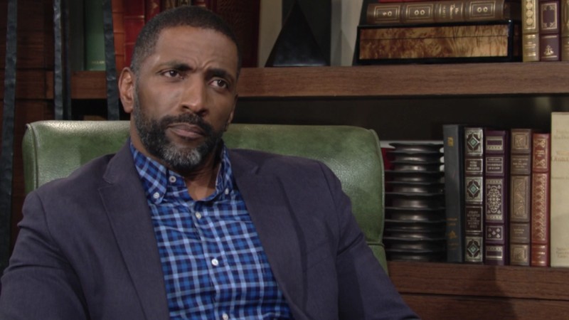 Le Dr Huffman (Jeremiah Jahi) est là pour aider Chance. Les Feux de l'Amour, épisode 12319 (11 mars 2022, CBS)