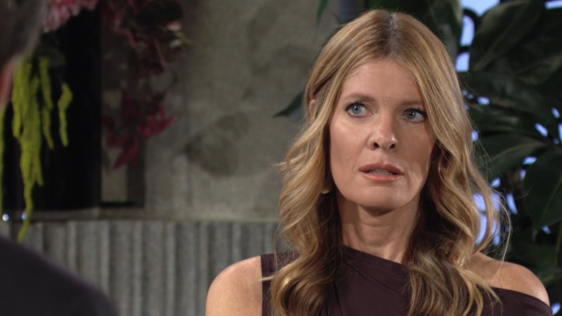 Phyllis (Michelle Stafford) est sur ses gardes. Les Feux de l'Amour, épisode 6690 (14 novembre 2024, RTBF)
