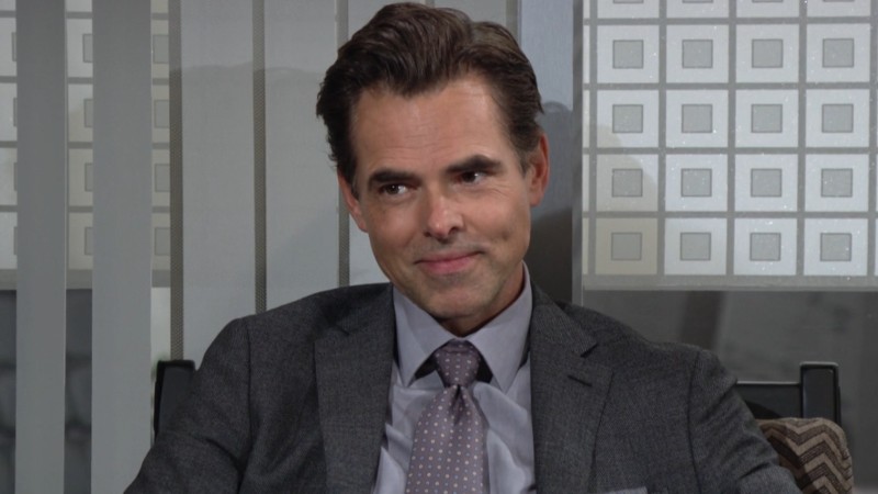 Billy (Jason Thompson) se sent seul chez Chancellor-Winters. Les Feux de l'Amour, épisode 6696 (22 novembre 2024, RTBF)
