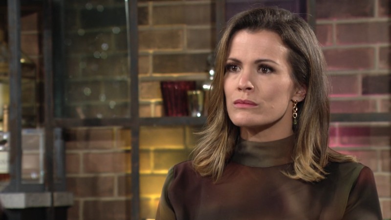 Chelsea (Melissa Claire Egan) est de mauvaise humeur. Les Feux de l'Amour, épisode 6699 (27 novembre 2024, RTBF)