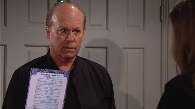 Mike (Ken Hanes) fait une proposition choquante à Sheila. Top Models, épisode 8810 (29 septembre 2022, RTS)