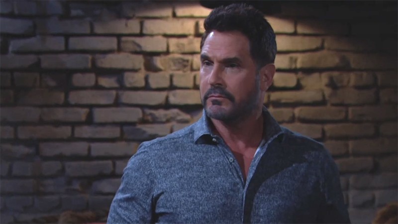 Quelque chose attire l'attention de Bill (Don Diamont). Top Models, épisode 8813 (12 avril 2023, RTL9)