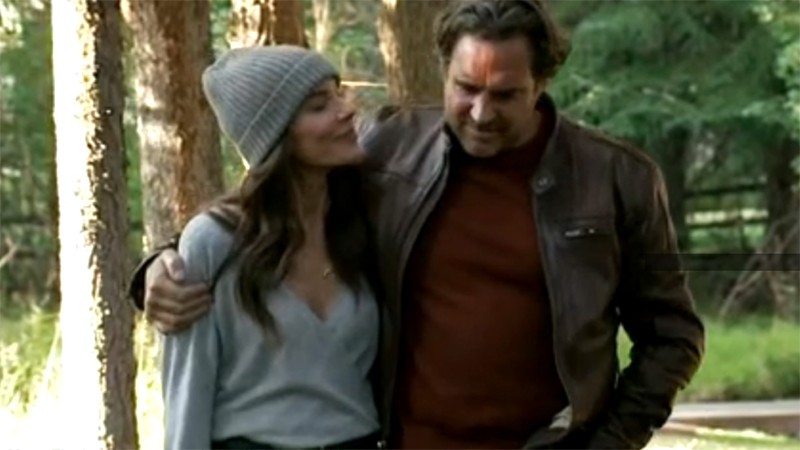 Ridge (Thorsten Kaye) et Taylor (Krista Allen) sont heureux de se retrouver. Top Modèles, épisode 8870 (14 août 2023, TVA)