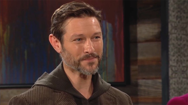 Daniel (Michael Graziadei) se réjouit d'être de retour à Genoa City pour Thanksgiving. Les Feux de l'Amour, épisode 6825 (26 mai 2025, RTBF)
