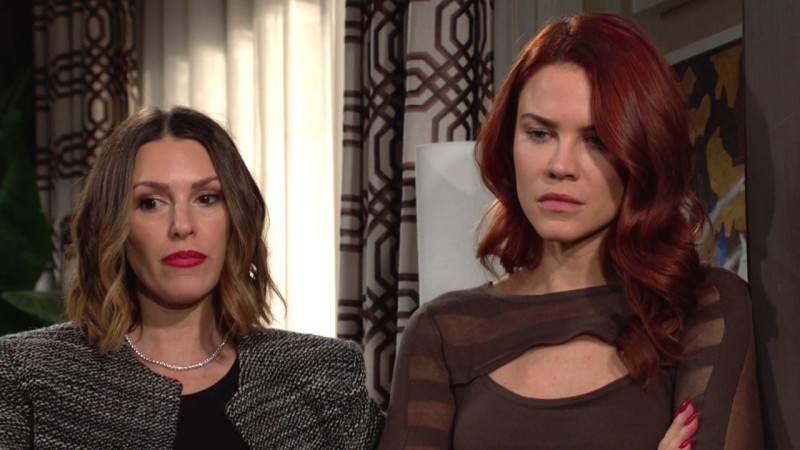 Sally (Courtney Hope) attend le résultat de son test de grossesse avec angoisse. Les Feux de l'Amour, épisode 12524 (2 janvier 2023, CBS)