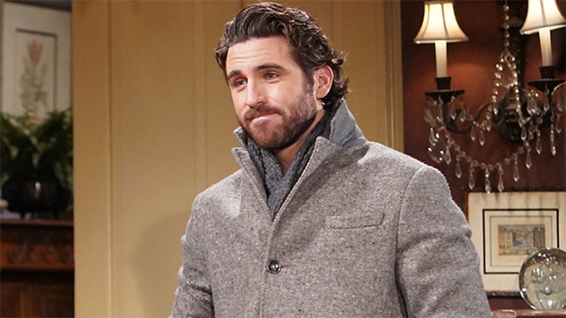 Chance (Conner Floyd) a quelque chose pour Jack. Les Feux de l'Amour, épisode 12547 (2 février 2023, CBS)