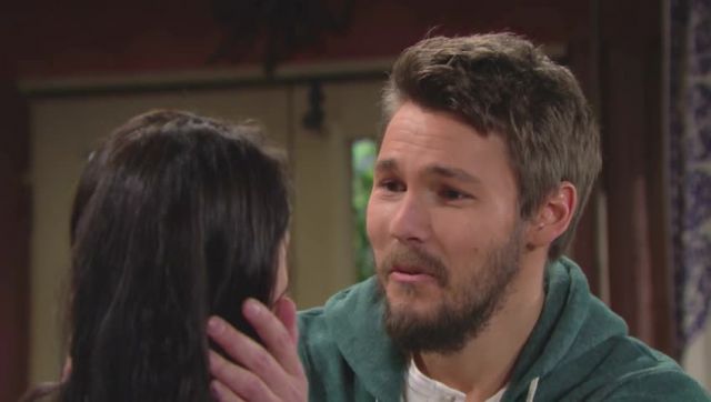 Liam (Scott Clifton) essaie de rassurer "Eve"… Top Modèles, épisode 7292 (27 avril 2017, TVA)