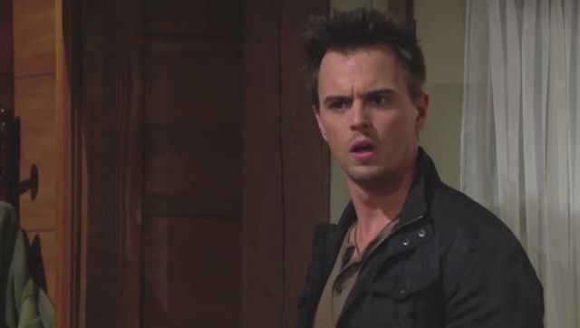 Wyatt (Darin Brooks) est éberlué par ce qu'il découvre ! Top Models, épisode 7304 (15 août 2017, RTL9)