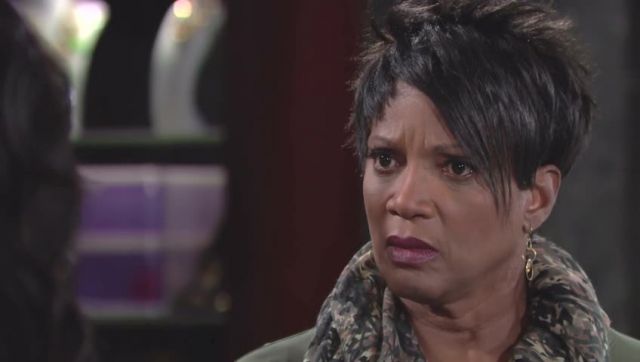 Vivienne (Anna Maria Horsford) est prise au dépourvu par les réactions de Sasha. Top Models, épisode 7313 (12 septembre 2016, RTS)