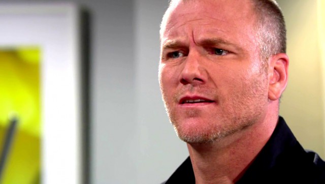 Stitch (Sean Carrigan) est encore sous le choc. Les Feux de l'Amour, épisode 10918 (10 mai 2016, CBS)