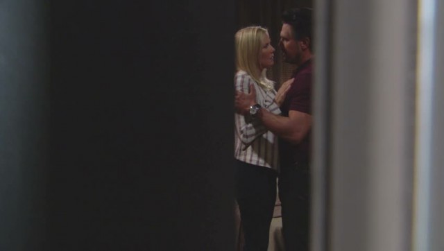 Brooke (Katherine Kelly Lang) et Bill ne se savent pas observés… Top Models, épisode 7366 (24 novembre 2016, RTS)