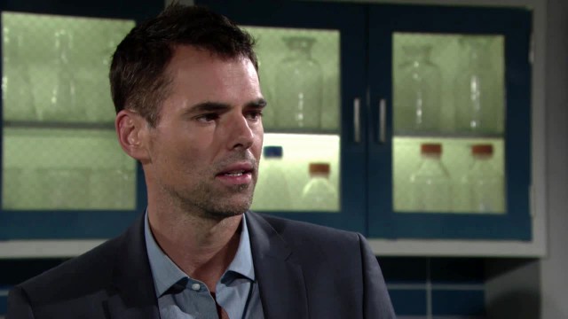 Billy (Jason Thompson) n'est pas au top de sa forme. Les Feux de l'Amour, épisode 5338 (2 juillet 2019, RTBF)