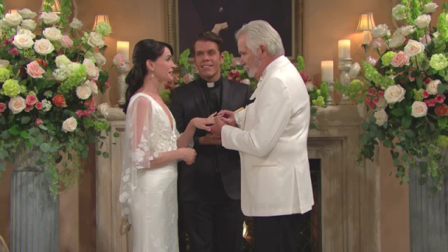 Eric (John McCook) et Quinn (Rena Sofer) se marient. Amour, Gloire et Beauté, épisode 7427 (20 avril 2018, FRANCE2)