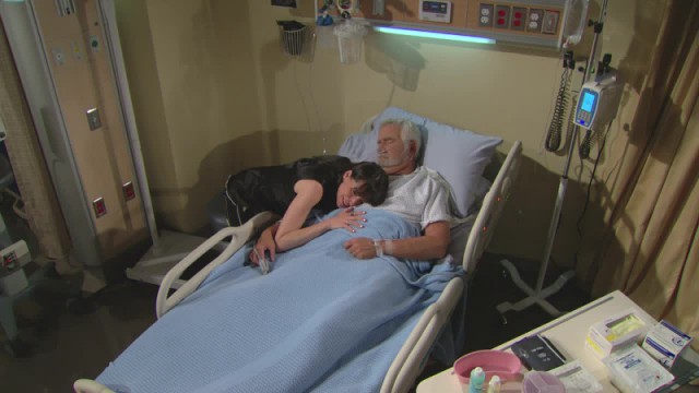 Quinn (Rena Sofer) est désespérée. Top Models, épisode 7431 (23 février 2017, RTS)
