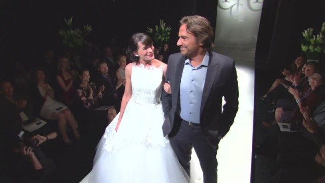 Quinn (Rena Sofer) et Ridge (Thorsten Kaye) sauvent les apparences. Amour, Gloire et Beauté/Top Models, épisode 7461 (11 novembre 2016, CBS)