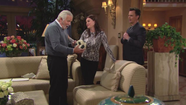 Katie (Heather Tom) a trouvé une antiquité ! Top Modèles, épisode 7504 (5 mars 2018, TVA)