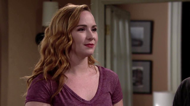 Mariah (Camryn Grimes) s'apprête à s'amuser à San Francisco. Les Feux de l'Amour, épisode 7972 (9 juin 2020, RTS)