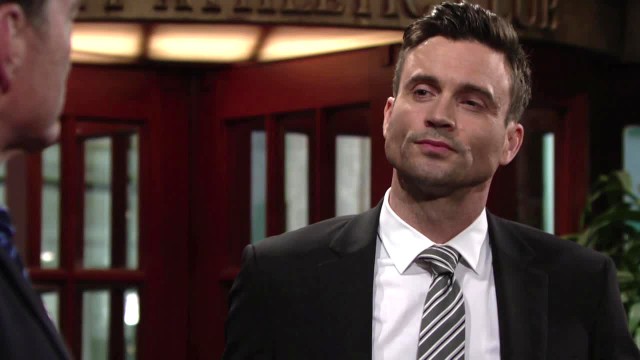 Cane (Daniel Goddard) tente de reprendre sa vie en main. Les Feux de l'Amour, épisode 7974 (11 juin 2020, RTS)