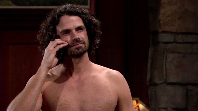 Scott (Daniel Brunnemer Hall) doit bien s'habiller aujourd'hui. Les Feux de l'Amour, épisode 7978 (17 juin 2020, RTS)