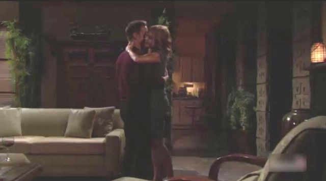 Michael (Christian LeBlanc) et Lauren (Tracey E. Bregman) passent une bonne soirée. Les Feux de l'Amour, épisode 5580 (3 juillet 2020, RTBF)