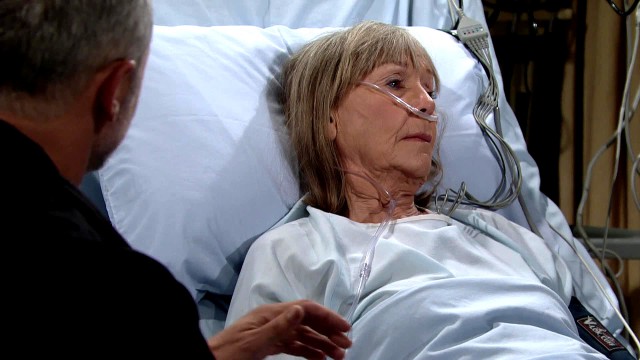 Dina (Marla Adams) ne sait plus quoi penser. Les Feux de l'Amour, épisode 11287 (18 octobre 2017, CBS)