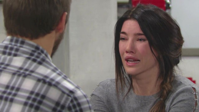 Steffy (Jacqueline MacInnes Wood) est décidée à avouer… Amour, Gloire et Beauté/Top Models, épisode 7726 (1 décembre 2017, CBS)