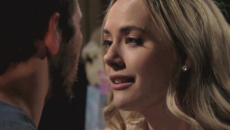 Liam (Scott Clifton) et Hope (Annika Noelle) se retrouvent... Top Models, épisode 7832 (7 septembre 2018, RTS)