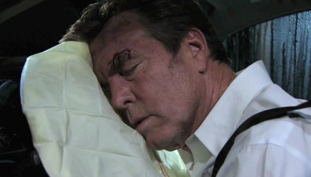 Jack (Peter Bergman) est blessé dans l'accident. Les Feux de l'Amour, épisode 5759 (11 mars 2021, RTBF)