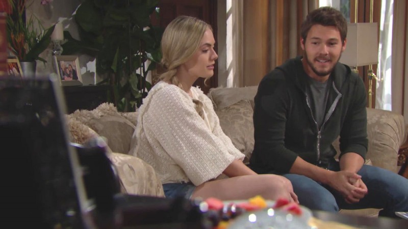 Il n'y a plus que Kelly qui compte pour Liam (Scott Clifton)... Top Models, épisode 7854 (9 octobre 2018, RTS)