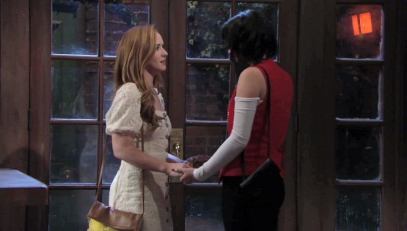 Mariah (Camryn Grimes) et Tessa (Cait Fairbanks) ne sont plus de "simples amies" ! Les Feux de l'Amour, épisode 8213 (12 mai 2021, RTS)