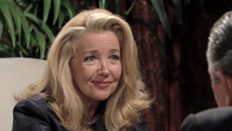 Nikki (Melody Thomas Scott) passe une belle soirée aux côtés de Victor. Les Feux de l'Amour, épisode 8233 (28 juin 2021, TF1)