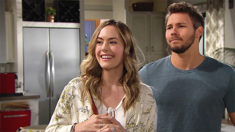 Hope (Annika Noelle) et Liam sont émus par les propos de Steffy. Amour, Gloire et Beauté/Top Models, épisode 7913 (28 août 2018, CBS)