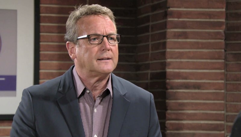 Paul (Doug Davidson) ne peut pas croire que Nick s'en soit tiré si facilement. Les Feux de l'Amour, épisode 11517 (13 septembre 2018, CBS)