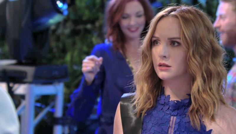 Mariah (Camryn Grimes) est bouleversée de ce qu'elle apprend. Les Feux de l'Amour, épisode 11527 (28 septembre 2018, CBS)