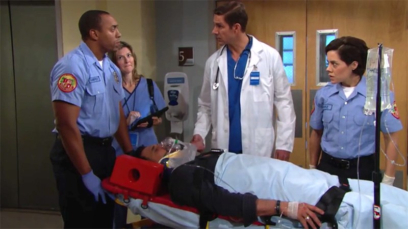 Bill (Don Diamont) entre inconscient à l'hôpital. Top Models, épisode 7952 (24 décembre 2019, RTL9)