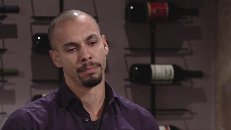 Devon (Bryton James) ne sait pas comment gérer la perte de sa femme. Les Feux de l'Amour, épisode 5892 (21 septembre 2021, RTBF)